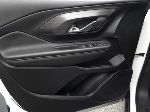 Used 2024 GMC Terrain SLE image 23