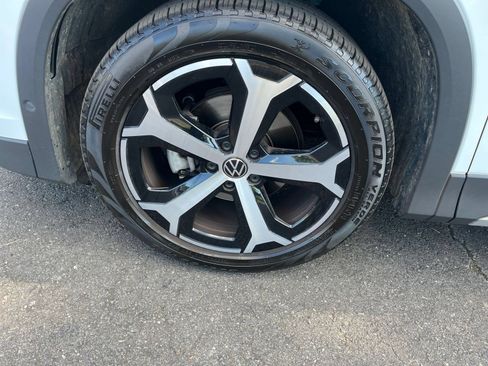 Used 2026 Volkswagen Tiguan SE FWD image 32