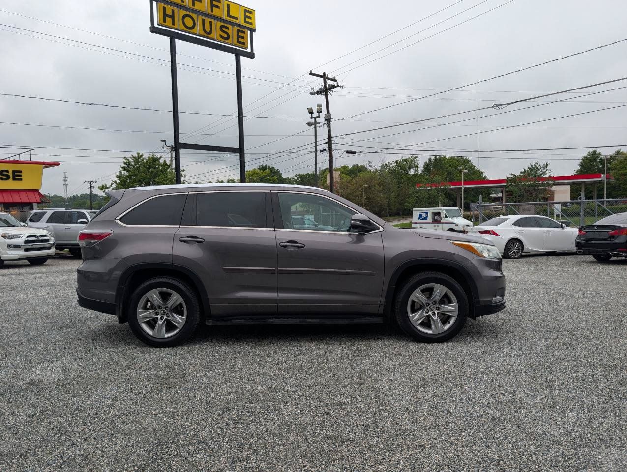 Used 2016 Toyota Highlander Limited FWD image 4