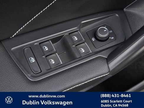 Used 2022 Volkswagen Tiguan SE R-Line FWD image 11