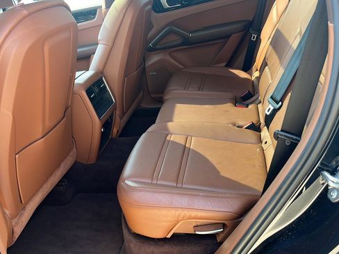 Used 2019 Porsche Cayenne image 8