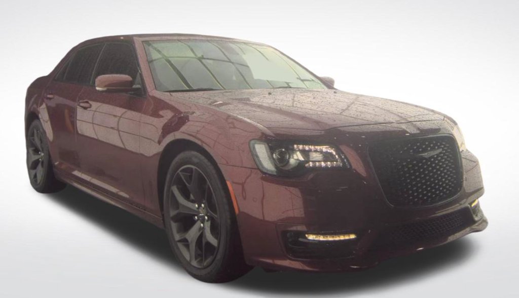 Used 2023 Chrysler 300 Touring L w/ Comfort Group RWD image 2