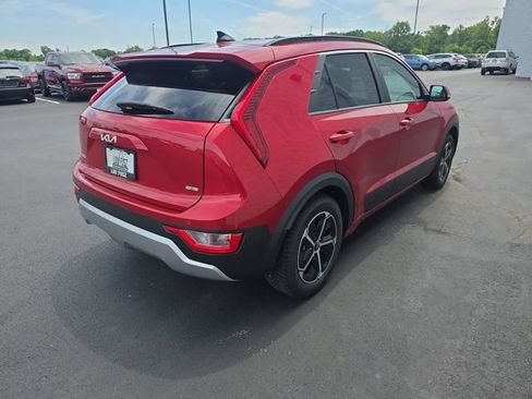 Used 2023 Kia Niro EX FWD image 4