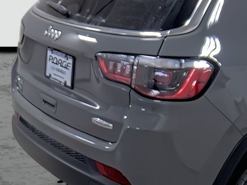Used 2023 Jeep Compass Latitude w/ Convenience Group AWD/4WD image 13