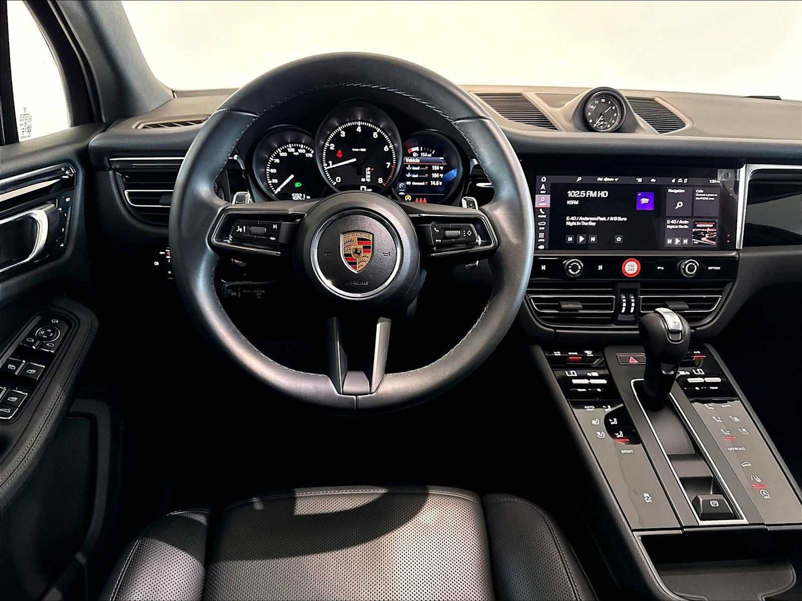 Used 2026 Porsche Macan AWD/4WD image 16