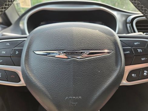 Used 2025 Chrysler Pacifica Select FWD image 23