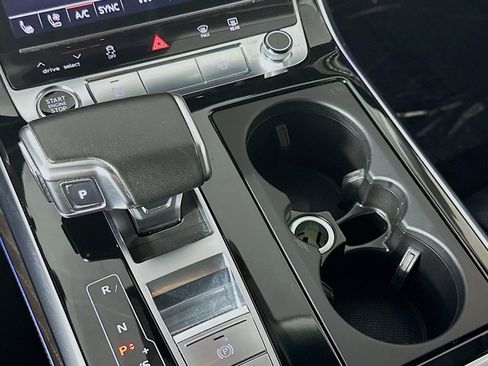 Used 2022 Audi Q8 Prestige image 7