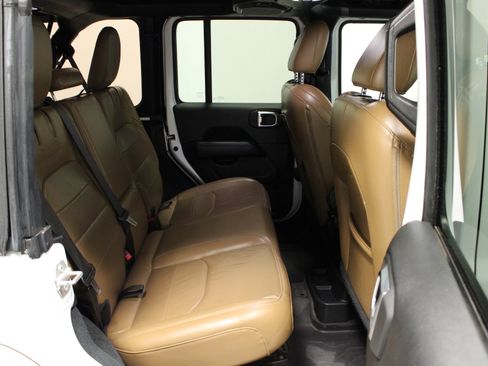 Used 2022 Jeep Wrangler Unlimited Sahara w/ Cold Weather Group image 16