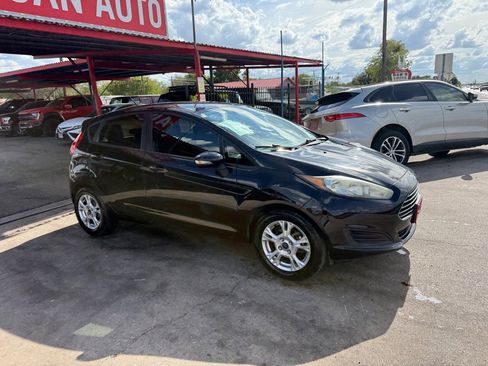 Used 2015 Ford Fiesta SE image 11