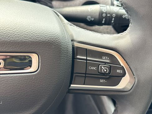 Used 2024 Jeep Compass Latitude image 13