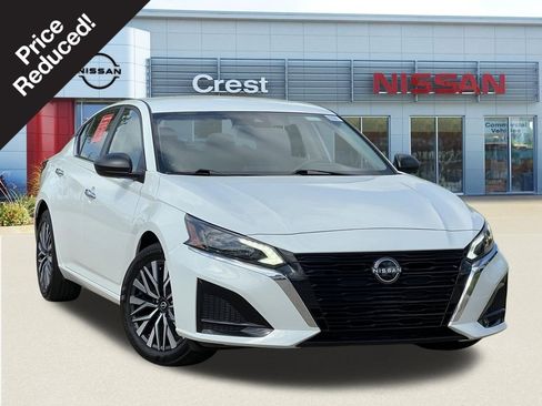 Certified 2025 Nissan Altima 2.5 SV image 1