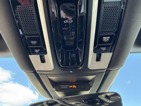 Used 2019 Porsche Cayenne Base image 24