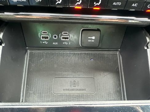 Used 2023 Jeep Grand Cherokee Laredo w/ Luxury Tech Group I AWD/4WD image 42