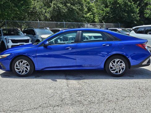 Used 2024 Hyundai Elantra SEL FWD image 3