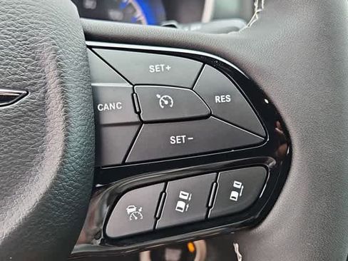 New 2026 Chrysler Pacifica Select AWD/4WD image 24