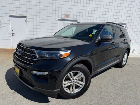 Used 2023 Ford Explorer XLT w/ Equipment Group 202A RWD image 1