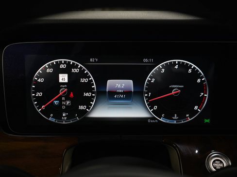 Used 2017 Mercedes-Benz E 400 4MATIC Wagon image 26