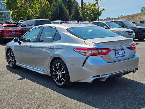 Used 2018 Toyota Camry SE w/ Moonroof Package FWD image 7