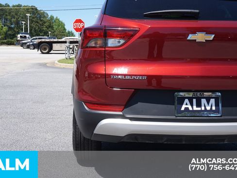 Used 2025 Chevrolet TrailBlazer LT FWD image 17