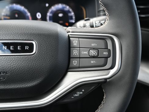 Used 2025 Jeep Wagoneer Series II image 20