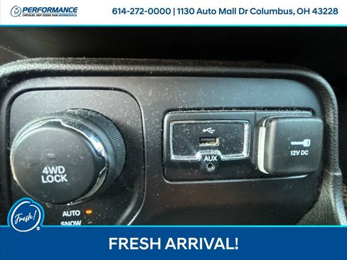 Used 2017 Jeep Renegade Latitude w/ Cold Weather Group AWD/4WD image 24