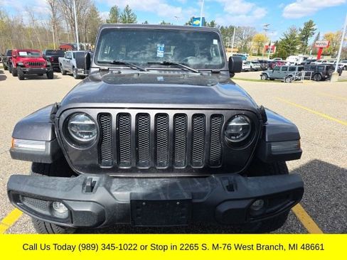 Used 2021 Jeep Wrangler Unlimited Sahara AWD/4WD image 3