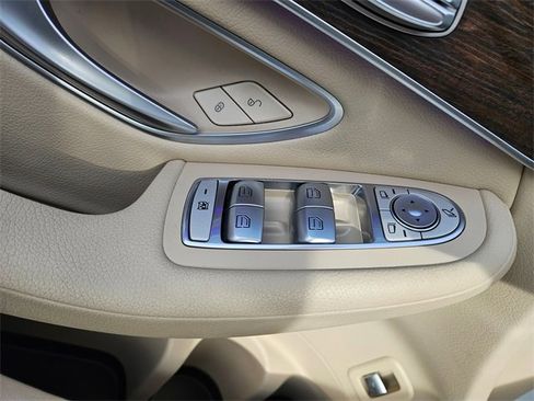 Used 2022 Mercedes-Benz GLC 300 4MATIC image 17