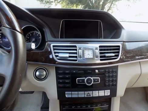 Used 2014 Mercedes-Benz E 350 Sedan image 20