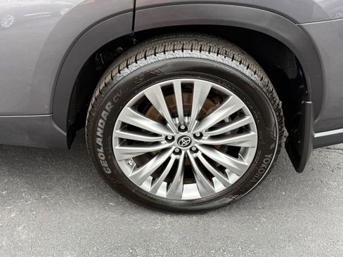 Used 2021 Toyota Highlander Platinum image 10