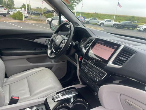 Used 2018 Honda Pilot Touring image 10