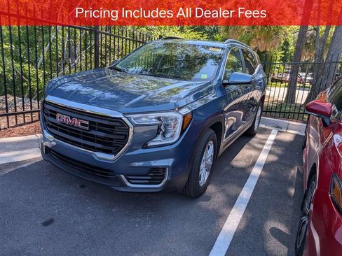 Used 2024 GMC Terrain SLE w/ Driver Convenience Package FWD image 3
