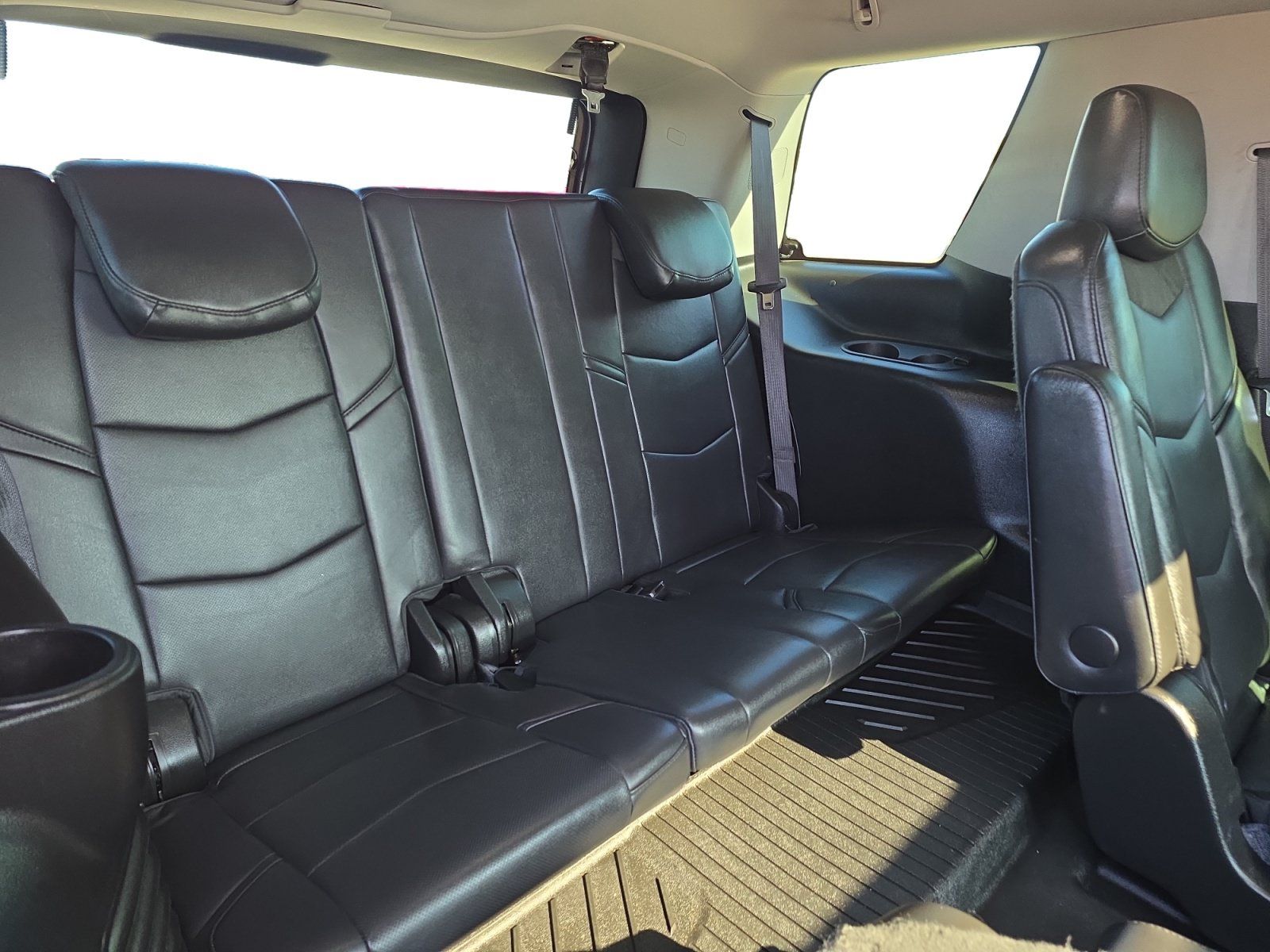 Used 2019 Cadillac Escalade Luxury AWD/4WD image 14