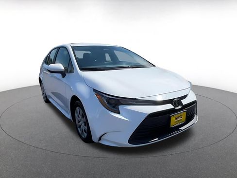 Used 2025 Toyota Corolla LE FWD image 3