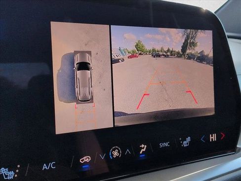 Used 2024 Chevrolet Traverse LT FWD image 13