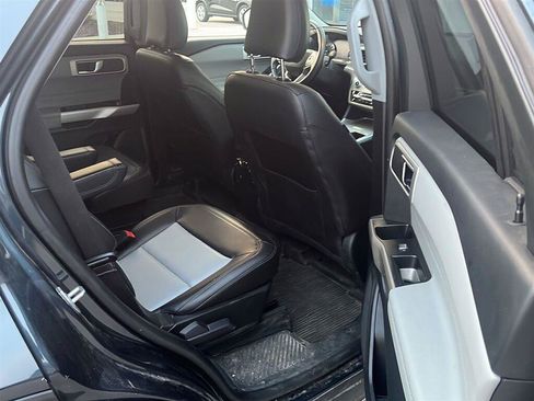 Used 2022 Ford Explorer XLT w/ Equipment Group 202A AWD/4WD image 21