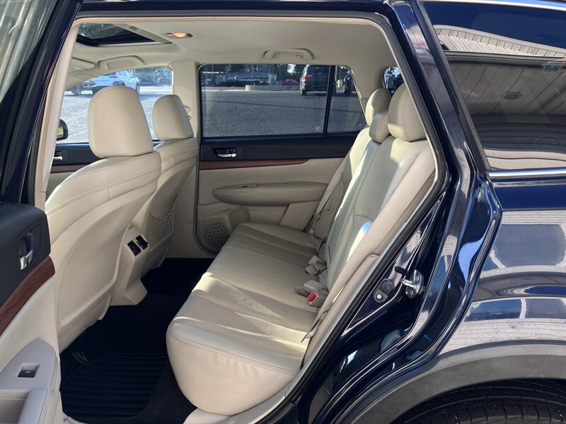 Used 2014 Subaru Outback 2.5i Limited AWD/4WD image 11