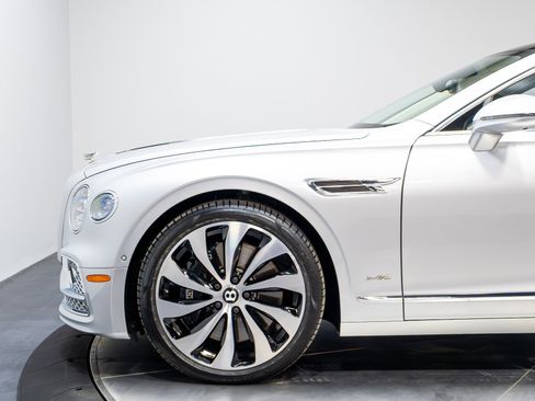 Used 2021 Bentley Flying Spur W12 image 43
