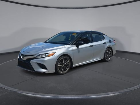 Used 2019 Toyota Camry XSE w/ Navigation Package FWD image 4