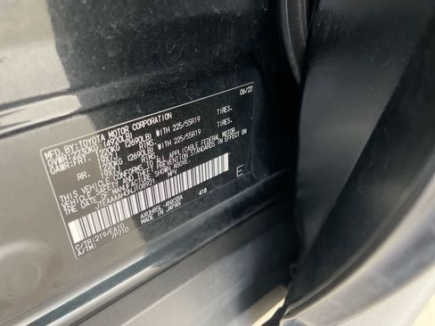 Used 2022 Toyota Venza Limited AWD/4WD image 27