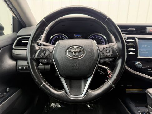 Used 2020 Toyota Camry SE FWD image 15