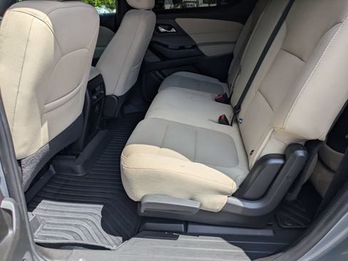 Used 2023 Chevrolet Traverse LS FWD image 25