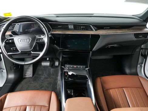 Certified 2022 Audi e-tron Premium image 19