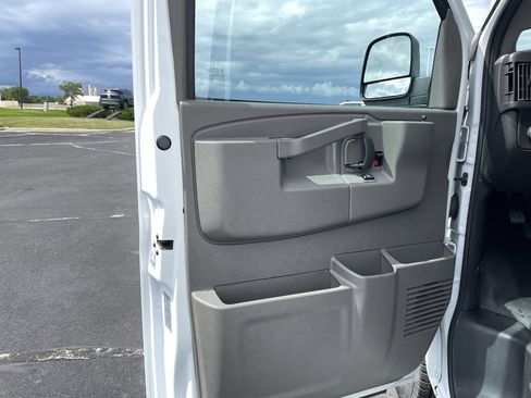 Used 2024 Chevrolet Express 2500 w/ Driver Convenience Package RWD image 18