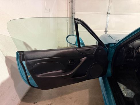 Used 2003 MAZDA MX-5 Miata RWD image 8