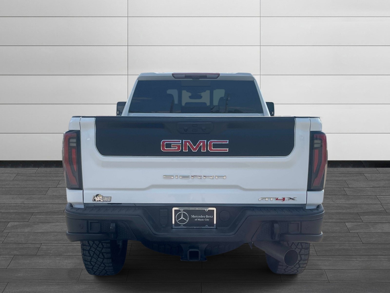 Used 2025 GMC Sierra 2500 AT4X w/ AT4X AEV Edition AWD/4WD image 4