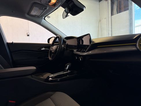 Used 2024 Chevrolet Trax LT image 25