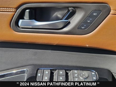 Used 2024 Nissan Pathfinder Platinum image 15
