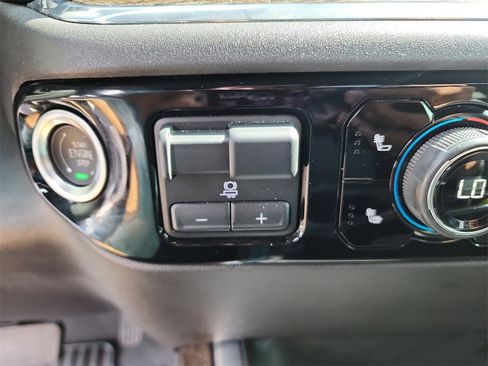 Used 2025 Chevrolet Silverado 3500 LT image 23