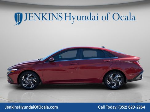 Used 2025 Hyundai Elantra Limited FWD image 6