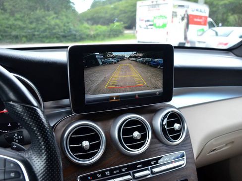 Used 2018 Mercedes-Benz GLC 300 4MATIC image 19